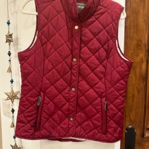 ARIAT Women's Woodside Quilted Red Button Vest